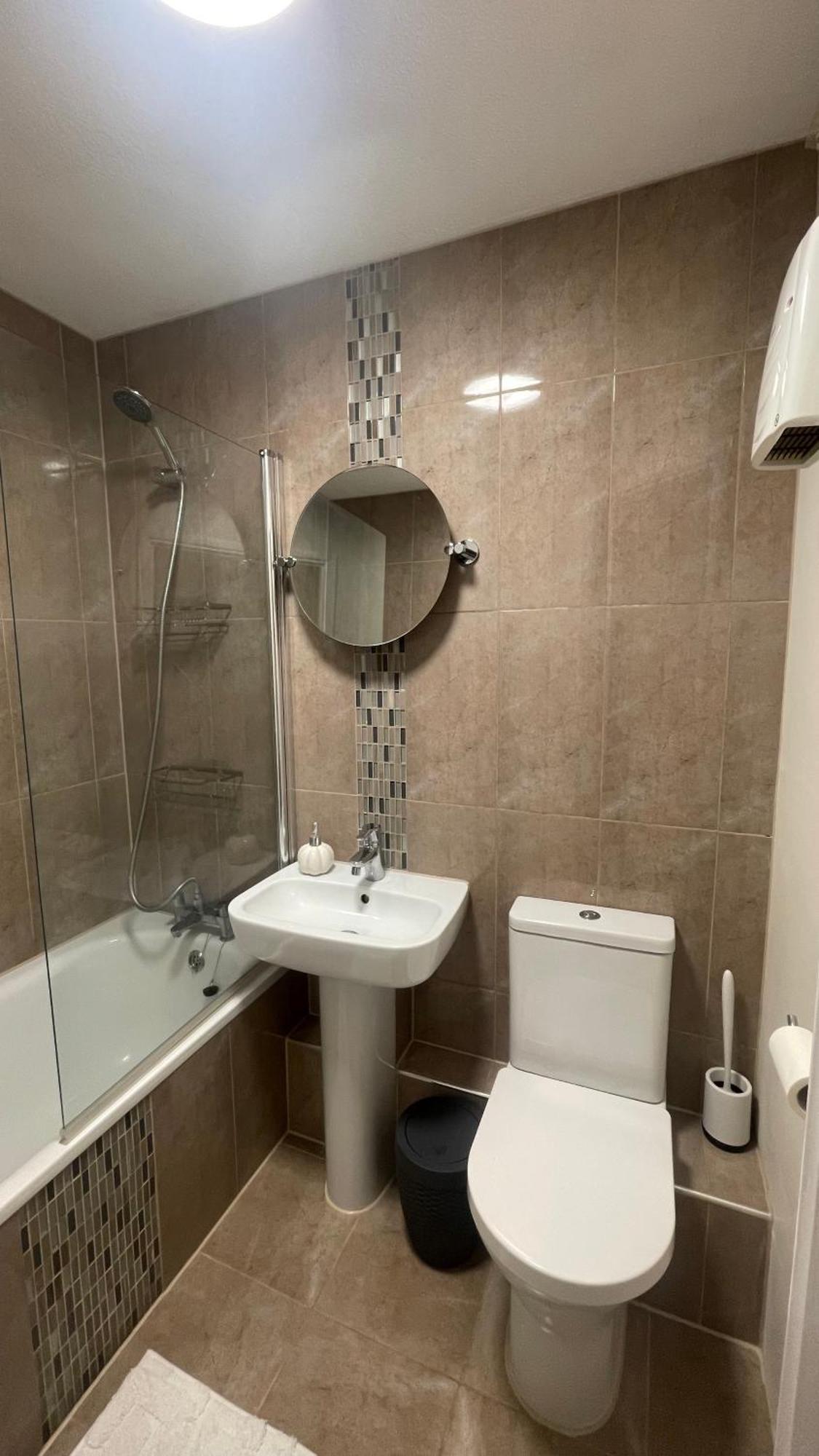 Earley Entire Home With Private Entrance מראה חיצוני תמונה